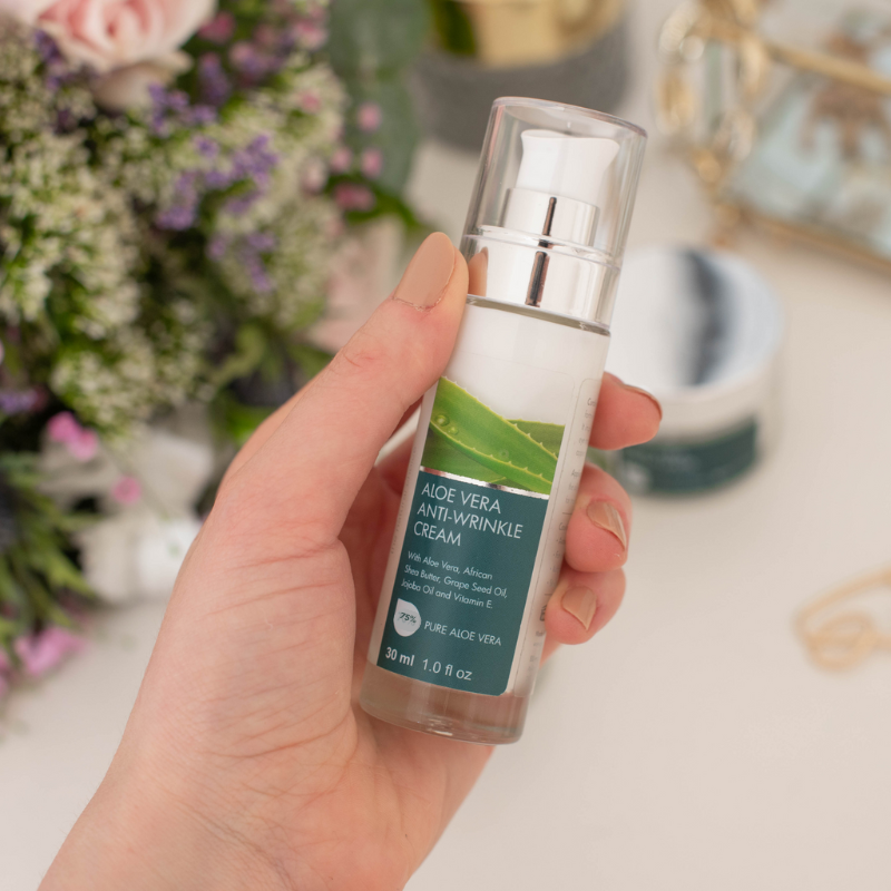 Anti-Wrinkle Serum with Aloe Vera and Hyaluronic Acid - Reduce Fine Lines